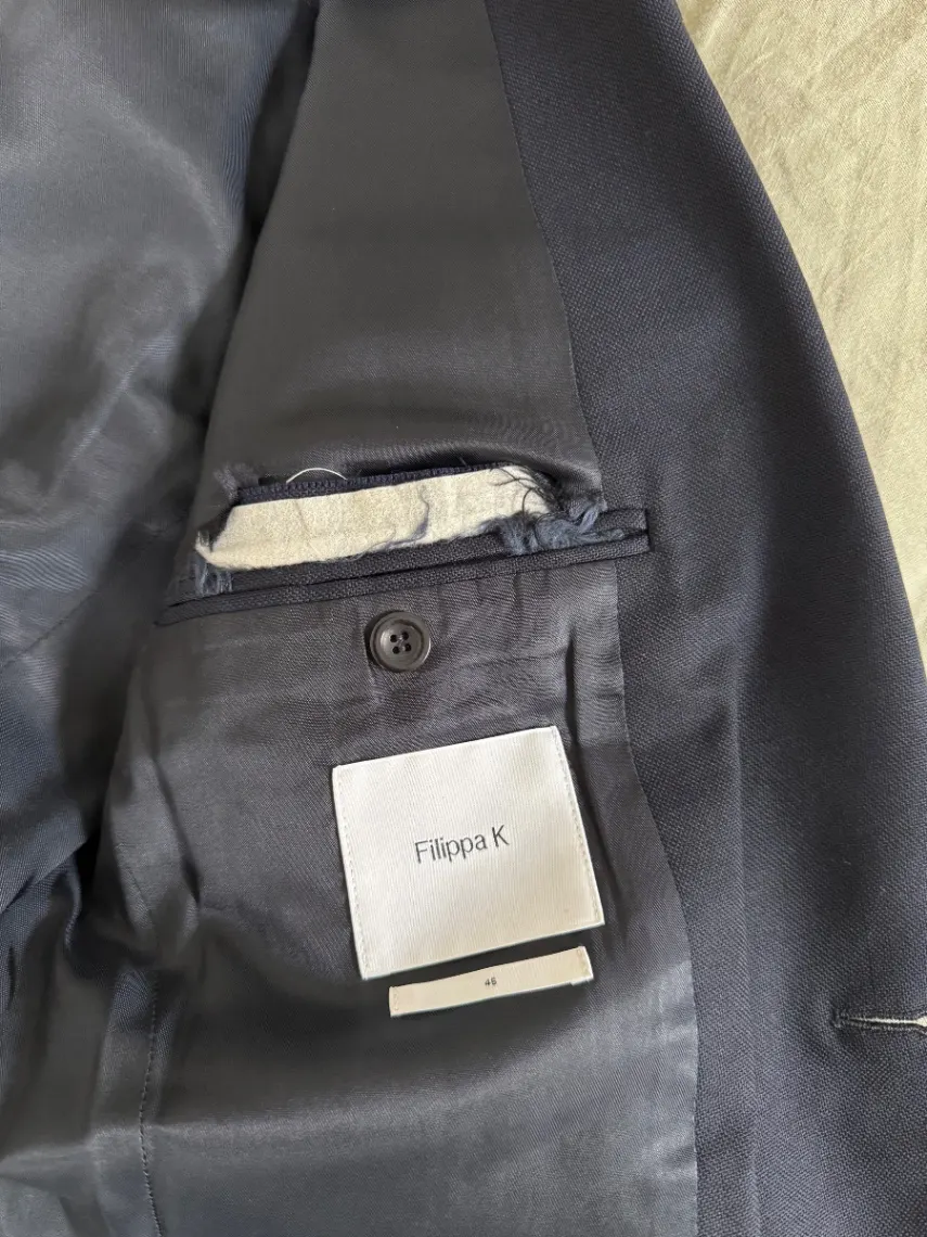 Avant réparation 1 — Retouche Manteau/Veste Filippa K