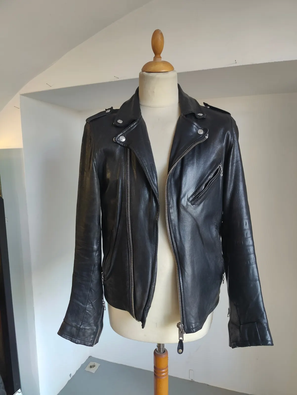 Avant réparation 1 — Entretien Manteau/Veste Schott