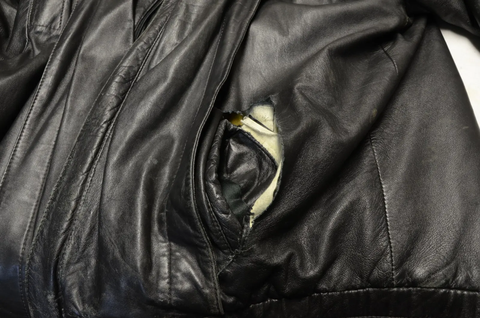 Avant réparation 1 — Réparation Blouson en cuir