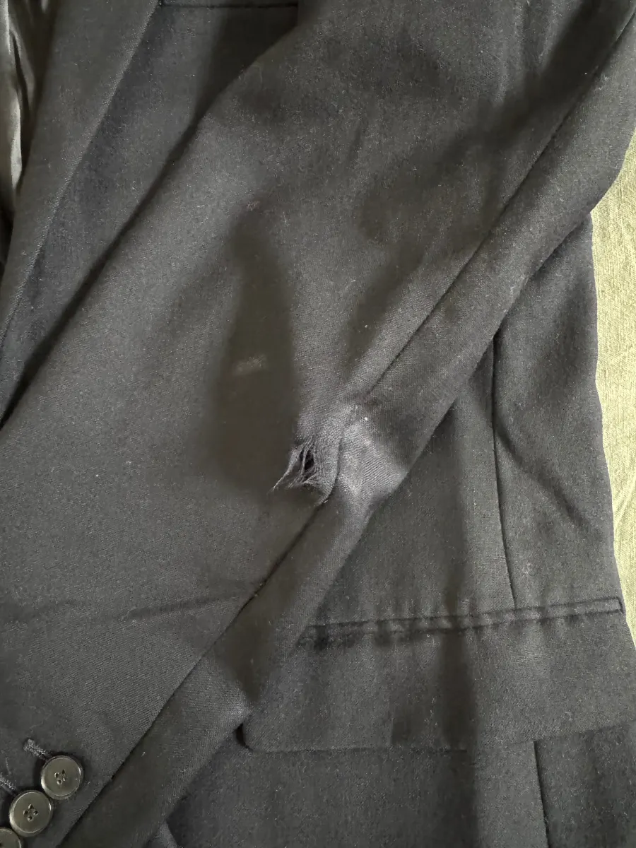 Avant réparation 2 — Réparation Manteau/Veste Sandro