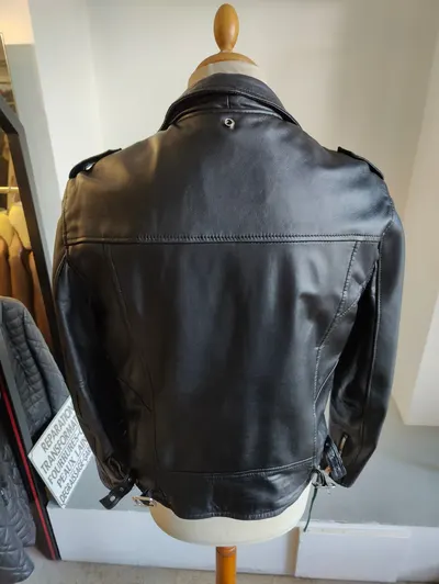 Après réparation 1 — Réparation Manteau/Veste Schott