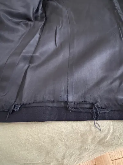 Avant réparation 2 — Retouche Manteau/Veste Filippa K