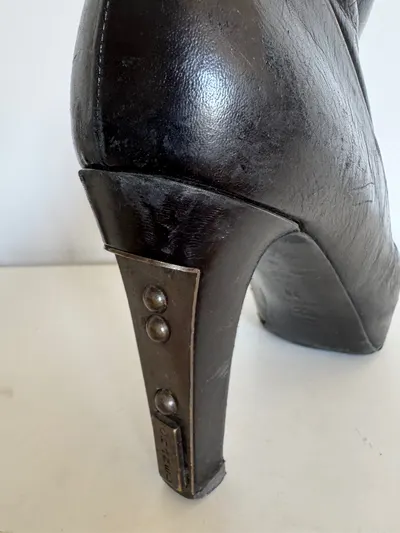 Avant réparation 5 — Réparation Chaussures H/F Chanel