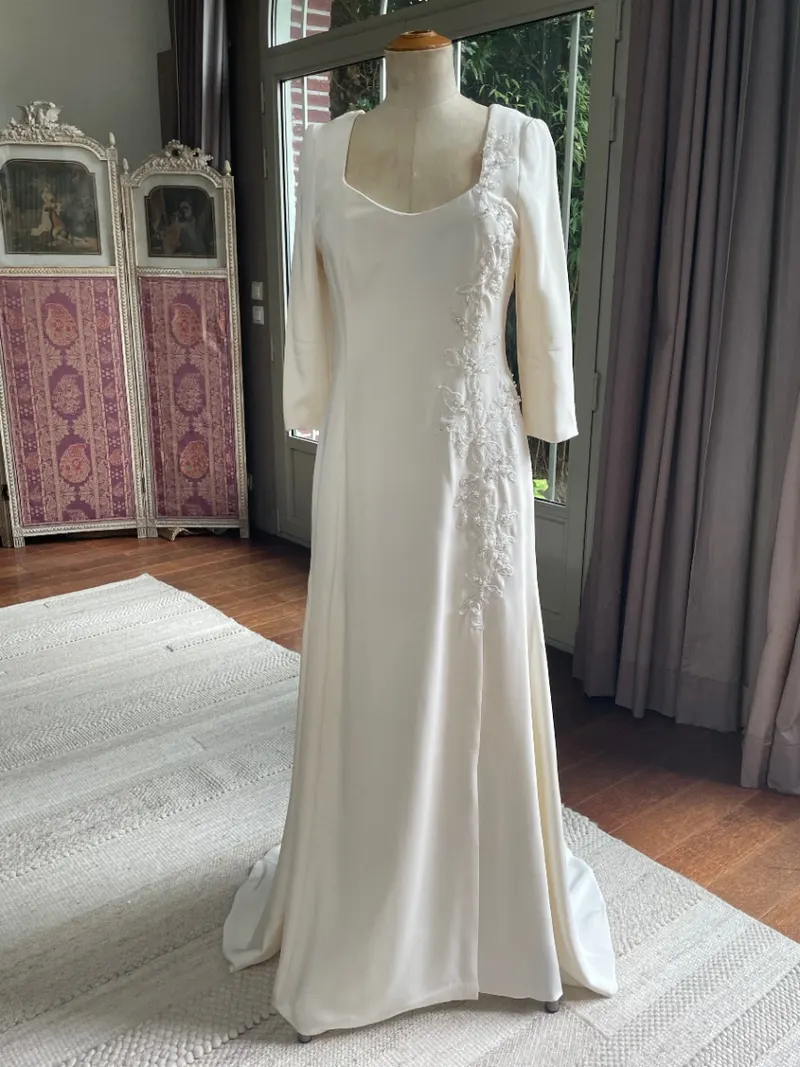 Après : Création sur-mesure Robe de mariée – par ATELIER ERMANCE à Asnieres-sur-Seine