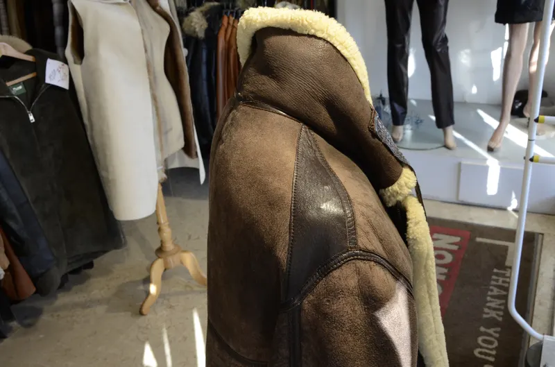 Après : Réparation Manteau/Veste – par Coquard cuir et fourrure à Lyon