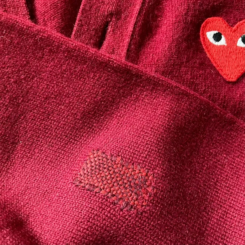 Après : Réparation Maille (pull, gilet...) Comme Des Garçons – par ONE FRENCH MENDING à Paris 18e Arrondissement