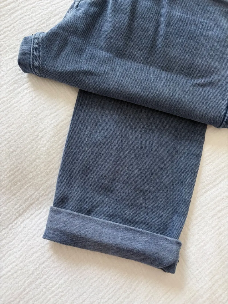 Avant : Retouche Jeans – par Amélia Preira à ASNIERES-SUR-SEINE
