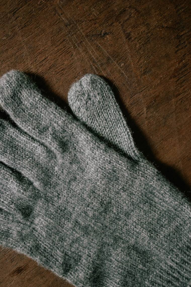 Après : Réparation Maille (pull, gilet...) – par Lizeth Marquez à Versailles