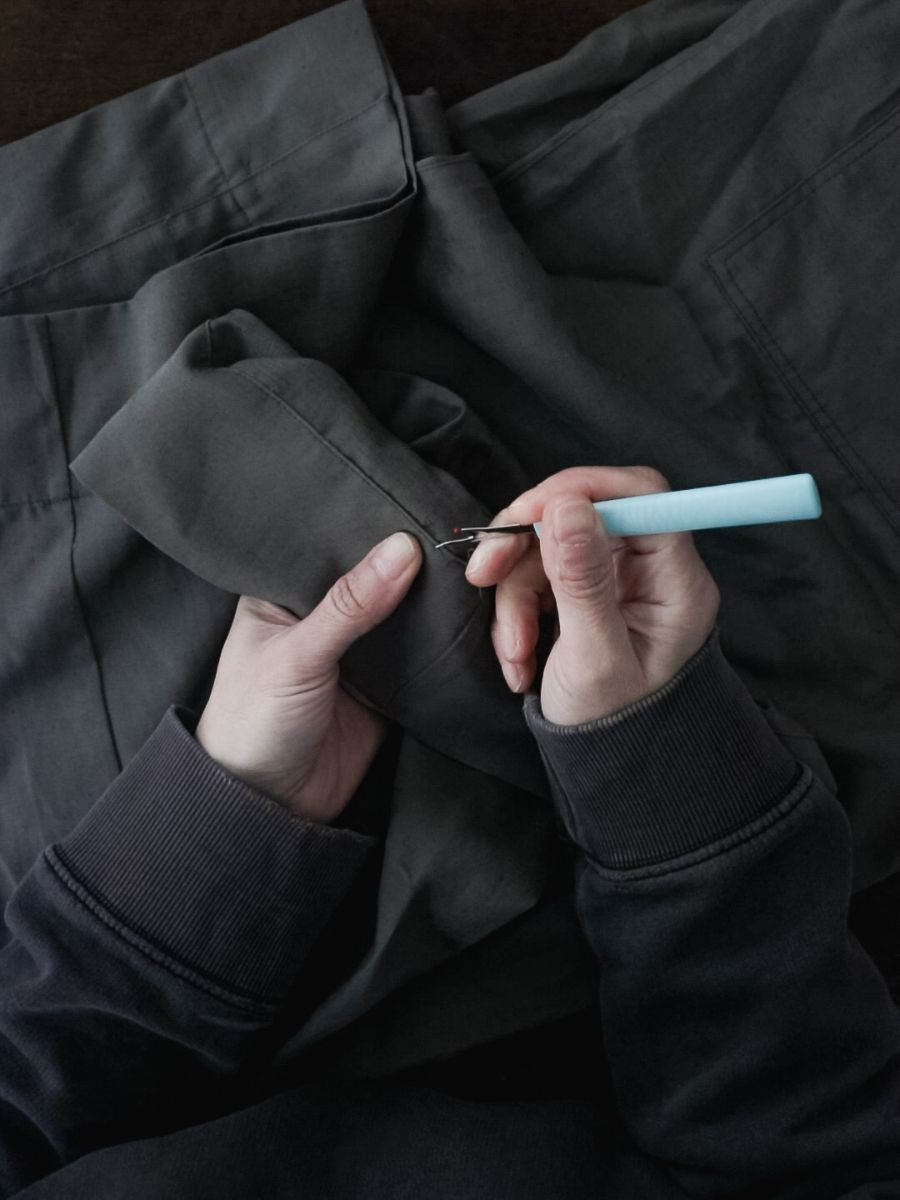 Après : Retouche Pantalon Sœur – par Lizeth Marquez à Versailles