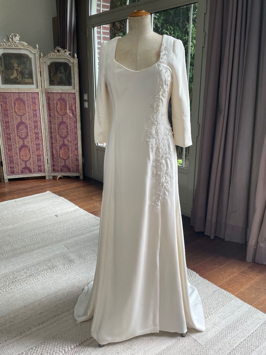 Après : Création sur-mesure Robe de mariée – par ATELIER ERMANCE à Asnieres-sur-Seine