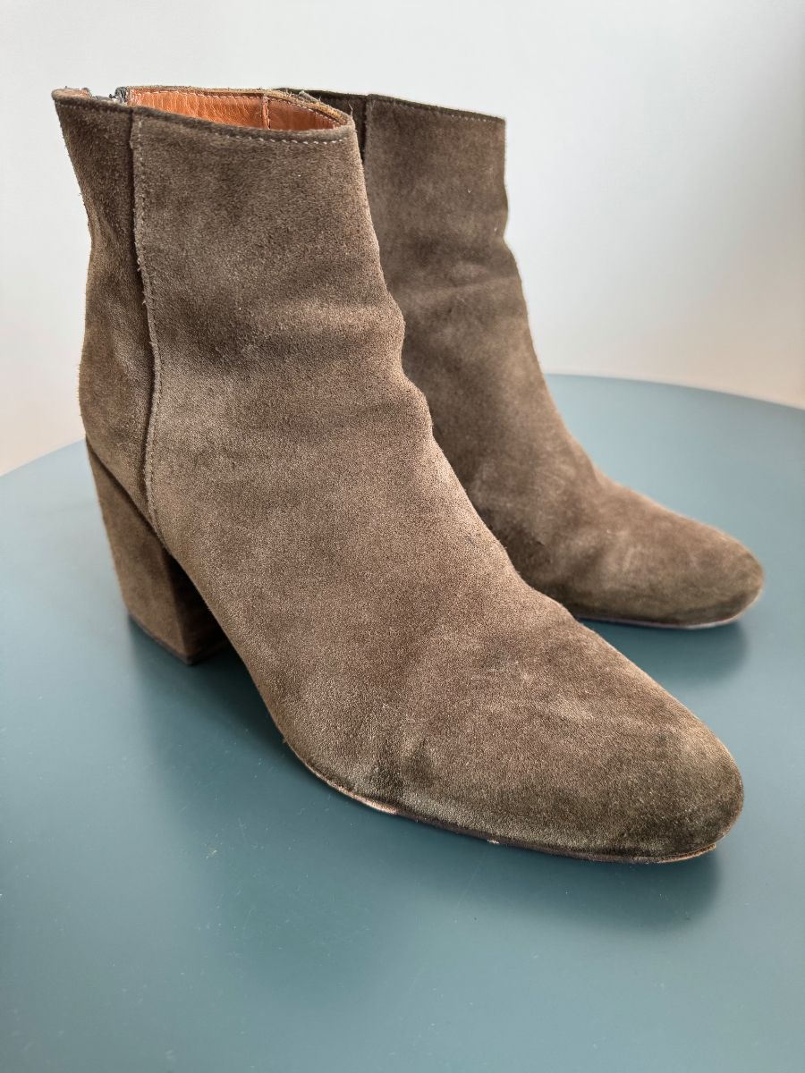 Avant : Réparation Chaussures H/F _Autre – par Atelier Desbois à Paris