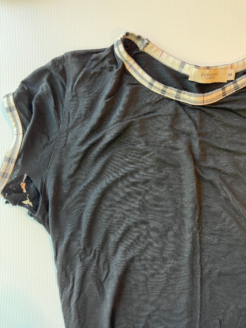 Avant : Réparation Top (chemise, T-shirt, polo, débardeur...) Burberry – par Refill Atelier à Saint-André-lez-Lille