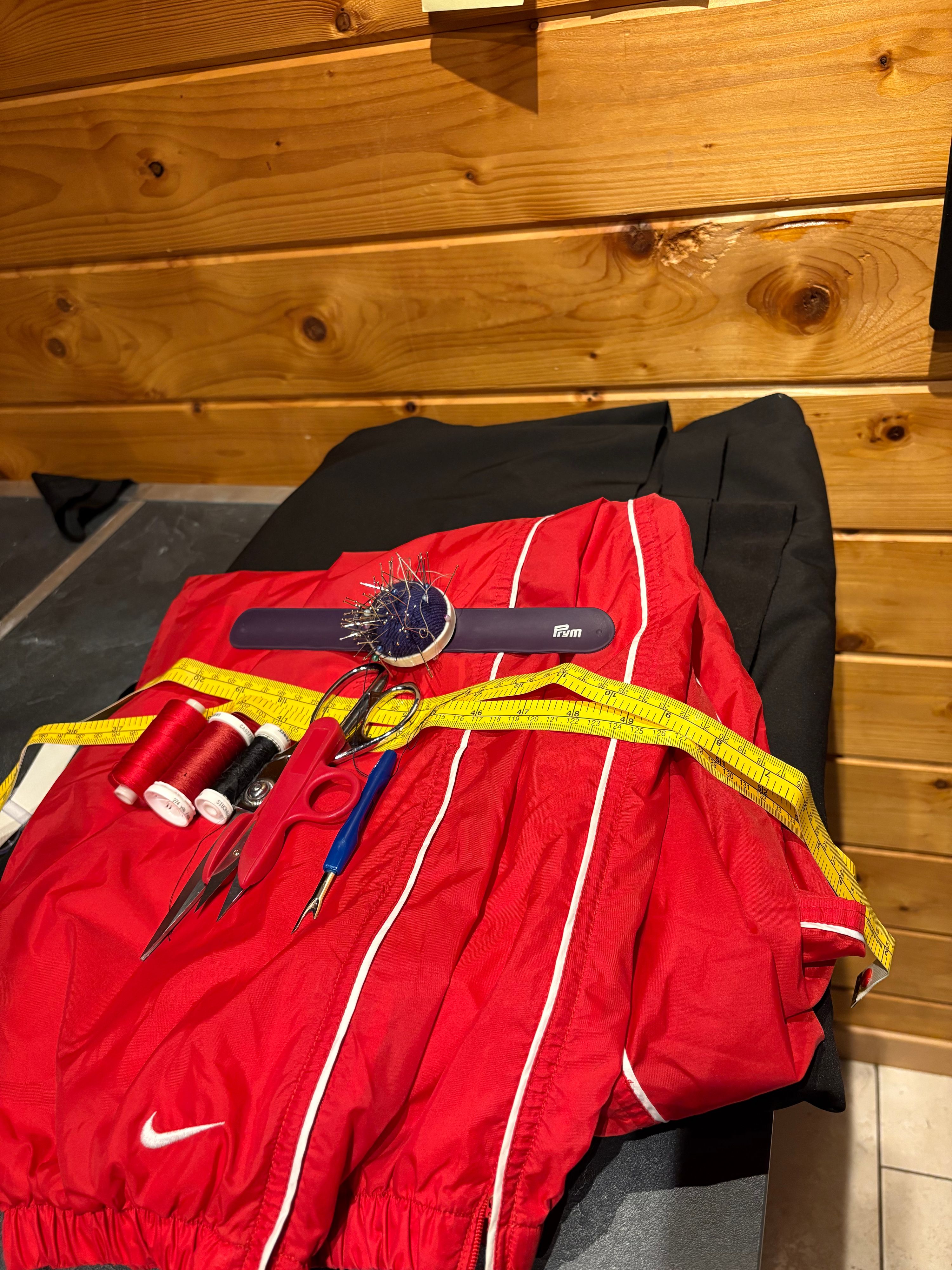 Avant : Upcycling Pantalon Nike – par AFONSTINELLI à Coulommiers